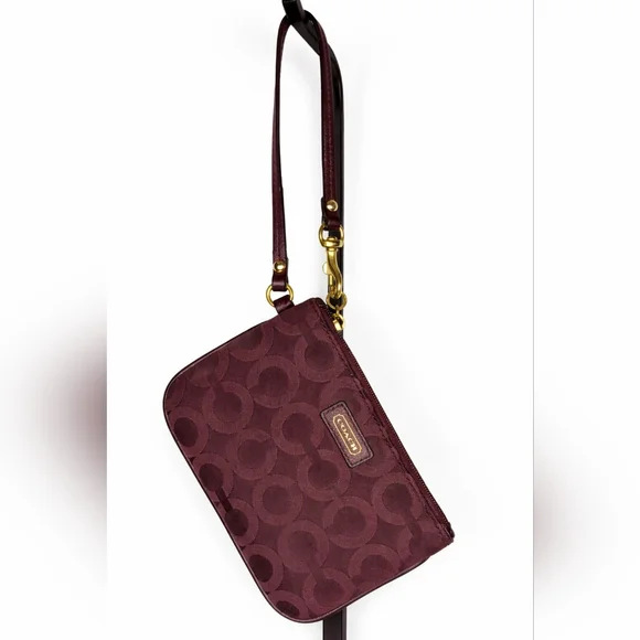 Coach wristlet, Coach signature wristlet,burgundy Coach wallet, plum Coach pouch - Picture 5 of 7